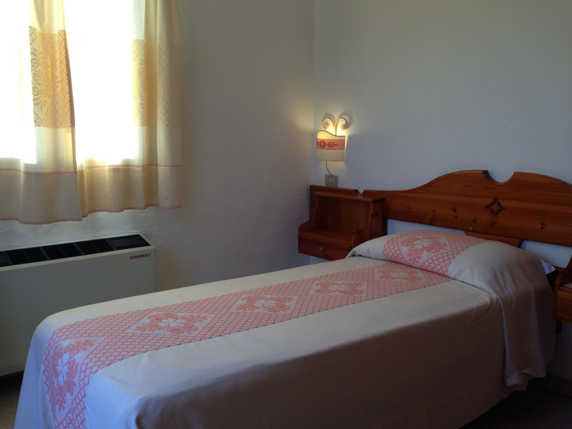 Hotel 3 Botti Baja Sardinia Extérieur photo