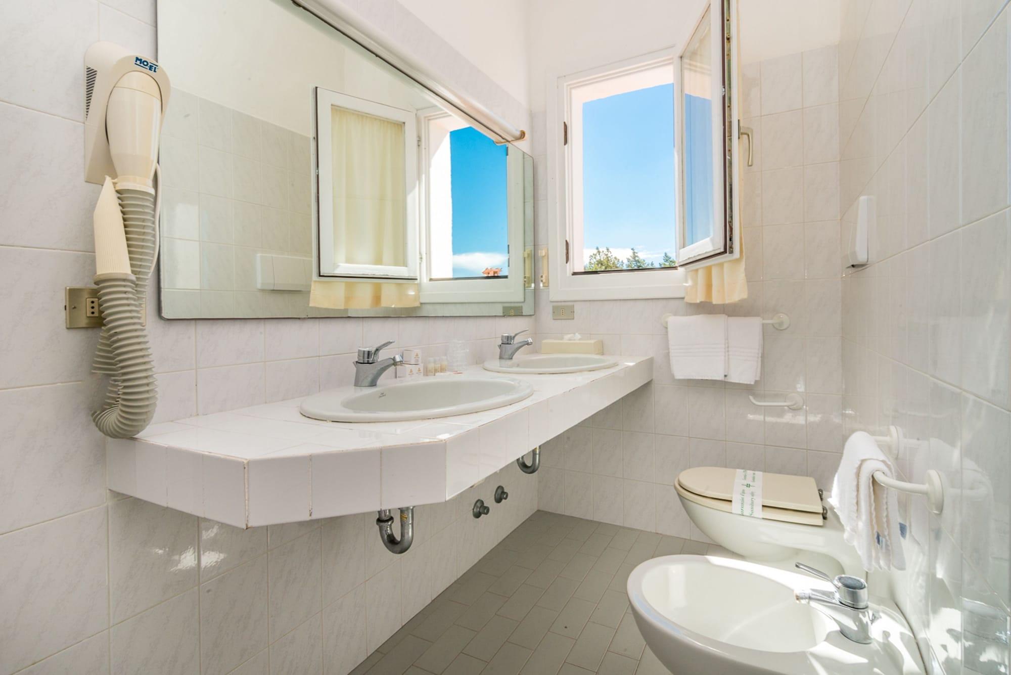 Hotel 3 Botti Baja Sardinia Extérieur photo