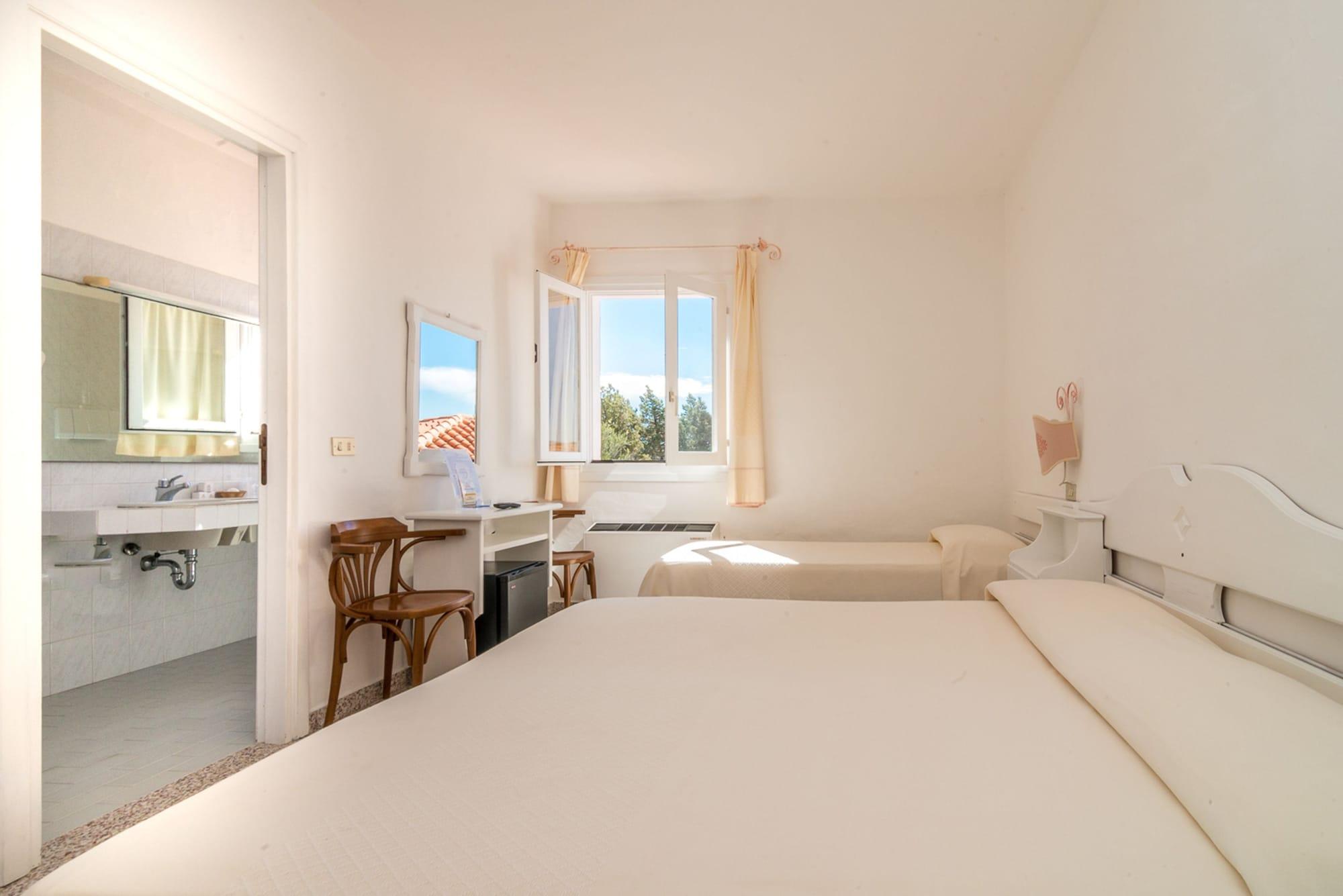 Hotel 3 Botti Baja Sardinia Extérieur photo