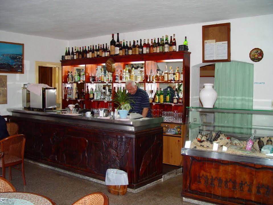 Hotel 3 Botti Baja Sardinia Extérieur photo