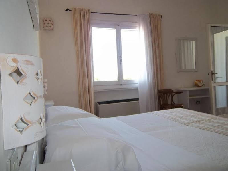 Hotel 3 Botti Baja Sardinia Extérieur photo
